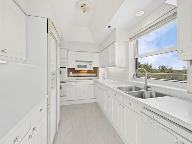 3080 GRAND BAY BOULEVARD 512, Longboat Key, FL 34228