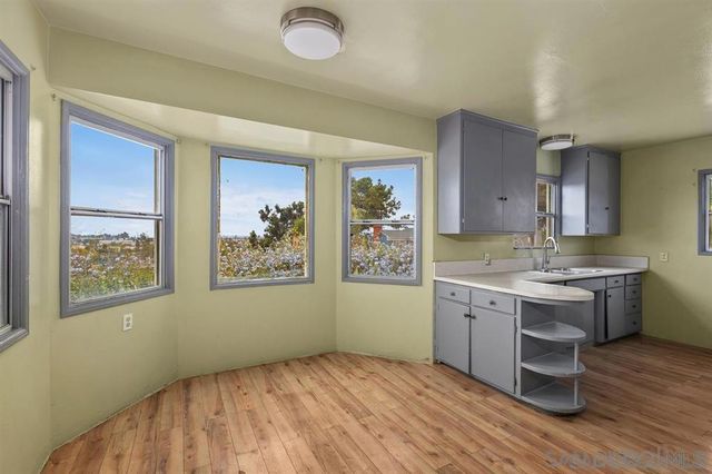 160 N Del Mar Ave, Chula Vista, CA 91910