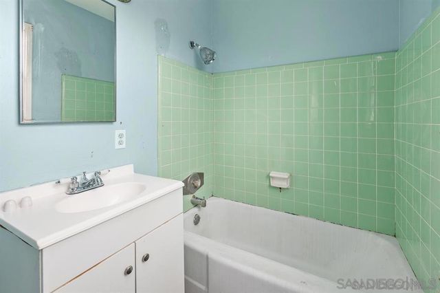 160 N Del Mar Ave, Chula Vista, CA 91910