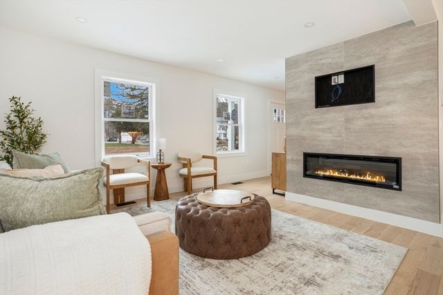 63 Kellogg St, Framingham, MA 01701