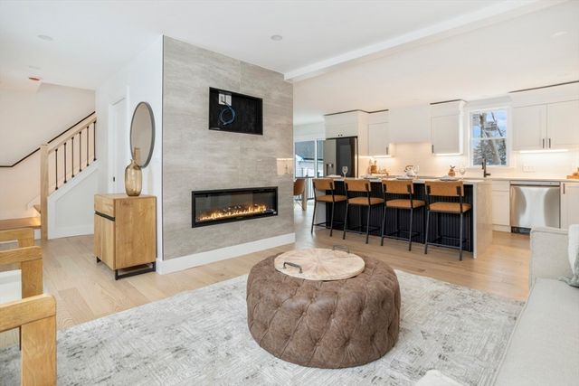 63 Kellogg St, Framingham, MA 01701