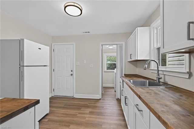 1220 32nd ST, Newport News, VA 23607