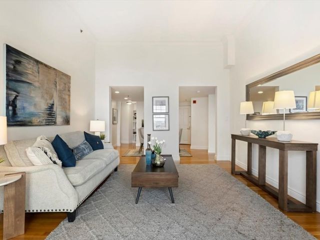 4 Charlesgate E 705, Boston, MA 02215