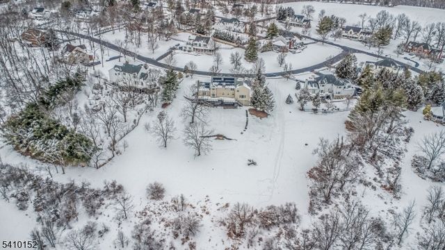 10 Red Robin Way, Raritan Twp., NJ 08822