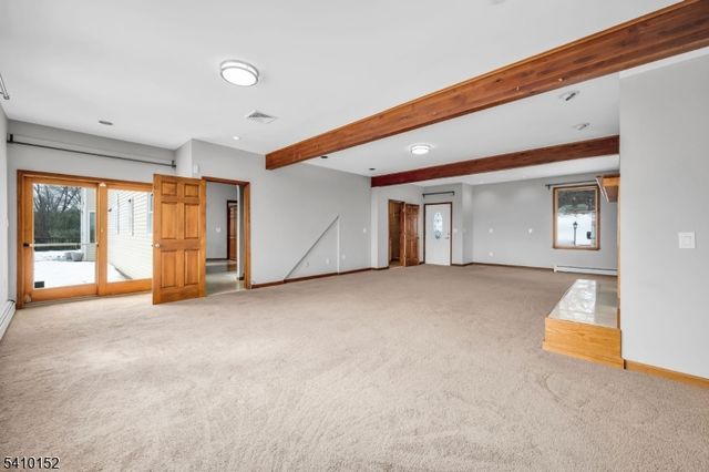 10 Red Robin Way, Raritan Twp., NJ 08822