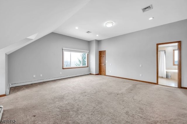 10 Red Robin Way, Raritan Twp., NJ 08822