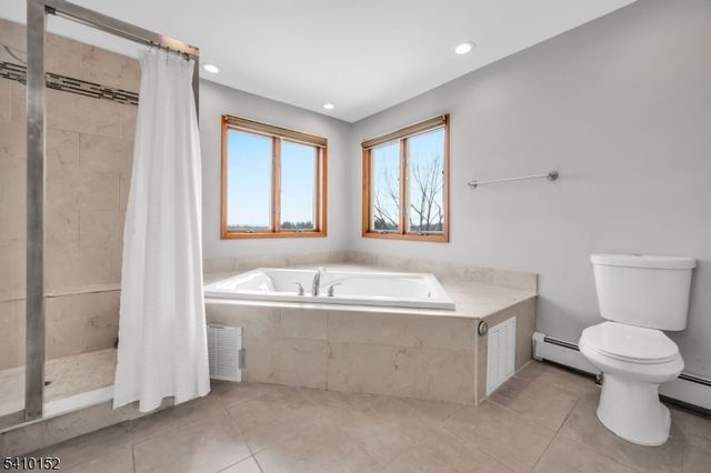 10 Red Robin Way, Raritan Twp., NJ 08822