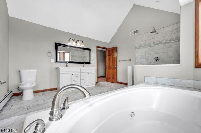 10 Red Robin Way, Raritan Twp., NJ 08822