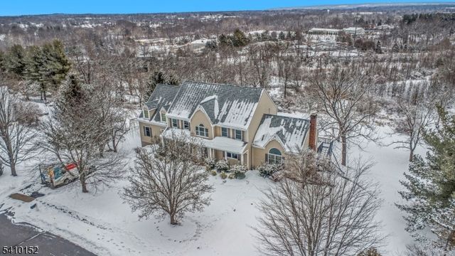 10 Red Robin Way, Raritan Twp., NJ 08822