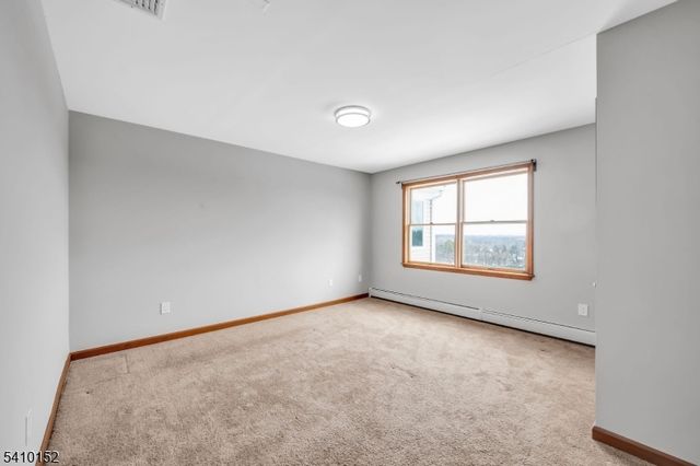 10 Red Robin Way, Raritan Twp., NJ 08822