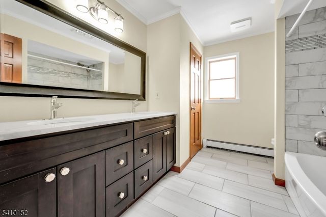 10 Red Robin Way, Raritan Twp., NJ 08822