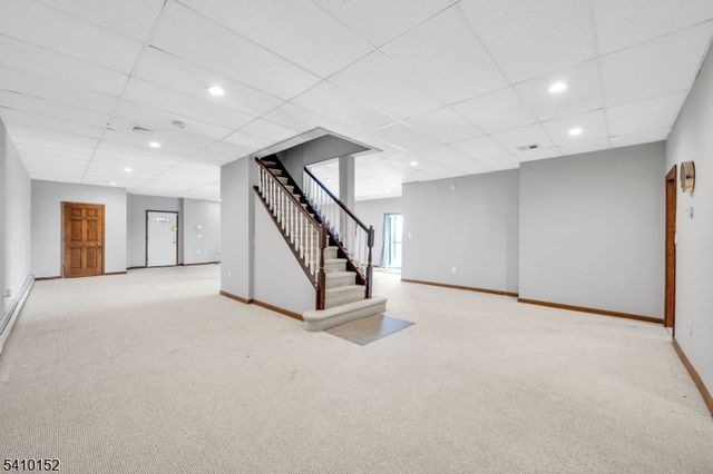 10 Red Robin Way, Raritan Twp., NJ 08822