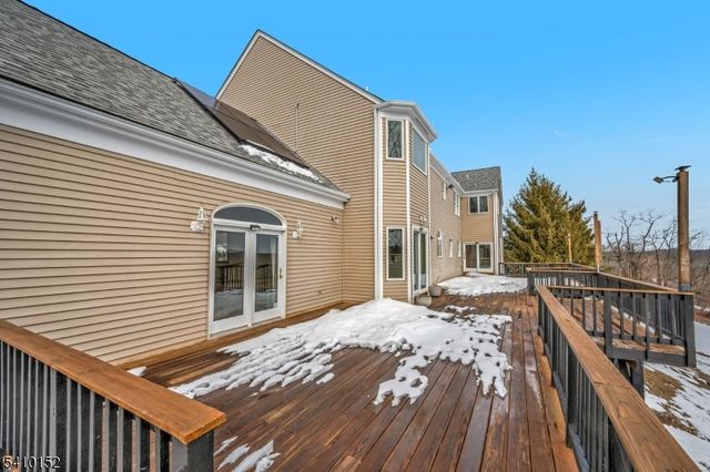 10 Red Robin Way, Raritan Twp., NJ 08822