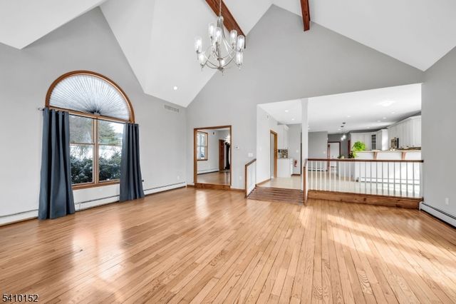 10 Red Robin Way, Raritan Twp., NJ 08822