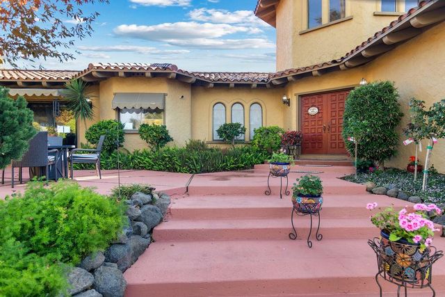 10722 Rawles Rd, Oakdale, CA 95361