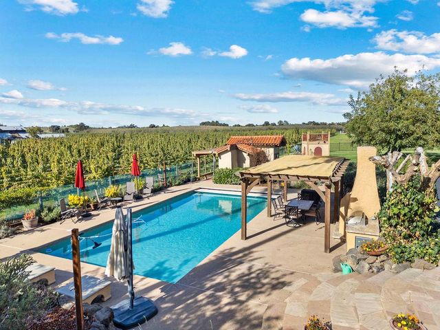 10722 Rawles Rd, Oakdale, CA 95361