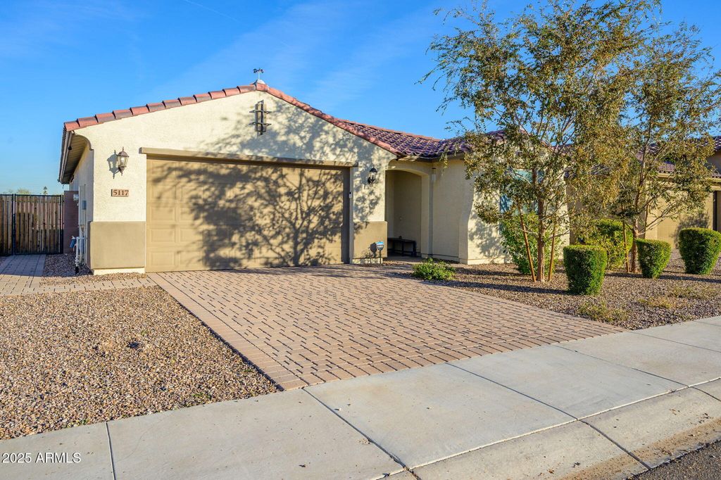 5117 N 81ST Avenue, Glendale, AZ 85303