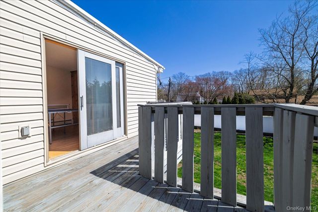 25 Cobalt Lane, Westbury, NY 11590