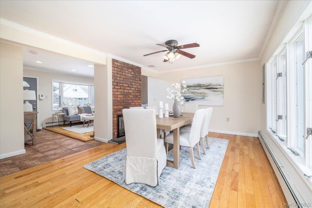 25 Cobalt Lane, Westbury, NY 11590