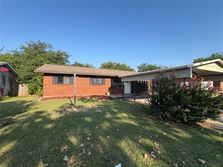 2605 Queensbury Road, Moore, OK 73160