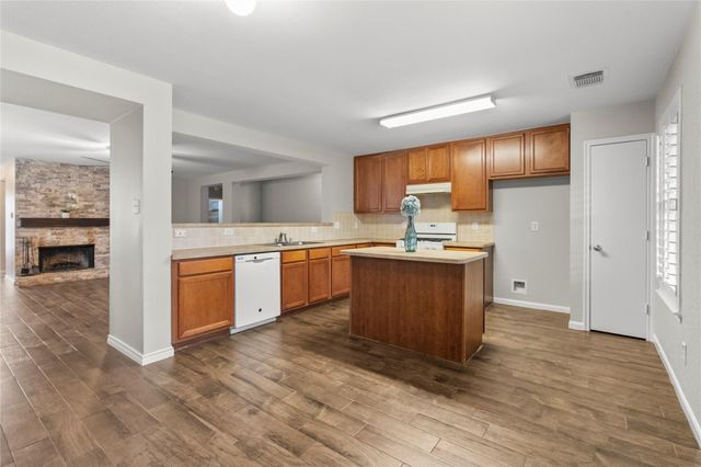 7922 Owl Lane, Baytown, TX 77523