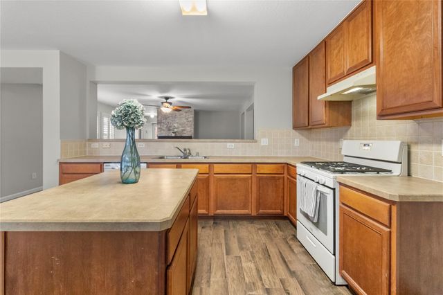 7922 Owl Lane, Baytown, TX 77523