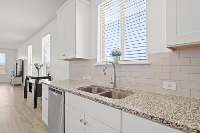 240 Bedford Falls LN, Jarrell, TX 76537