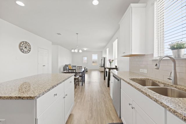 240 Bedford Falls LN, Jarrell, TX 76537