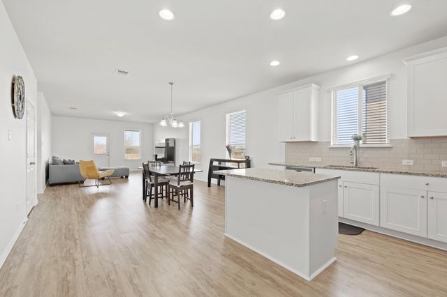 240 Bedford Falls LN, Jarrell, TX 76537