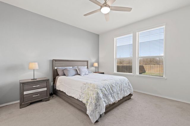 240 Bedford Falls LN, Jarrell, TX 76537