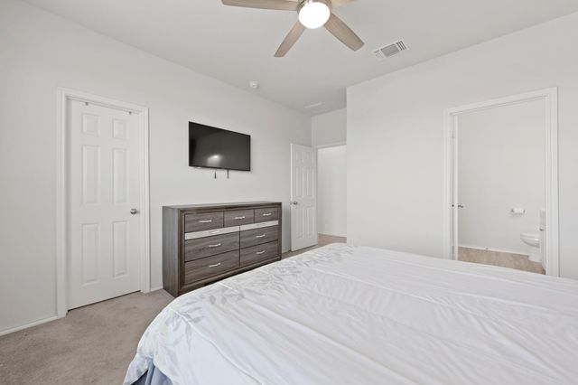 240 Bedford Falls LN, Jarrell, TX 76537