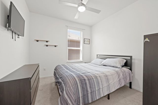 240 Bedford Falls LN, Jarrell, TX 76537