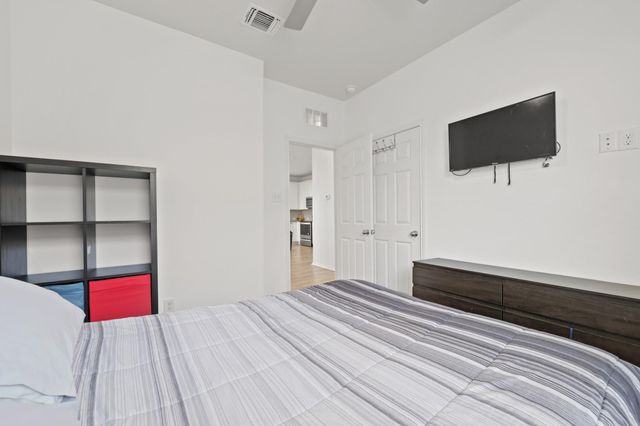 240 Bedford Falls LN, Jarrell, TX 76537