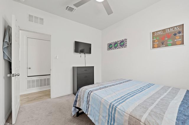 240 Bedford Falls LN, Jarrell, TX 76537