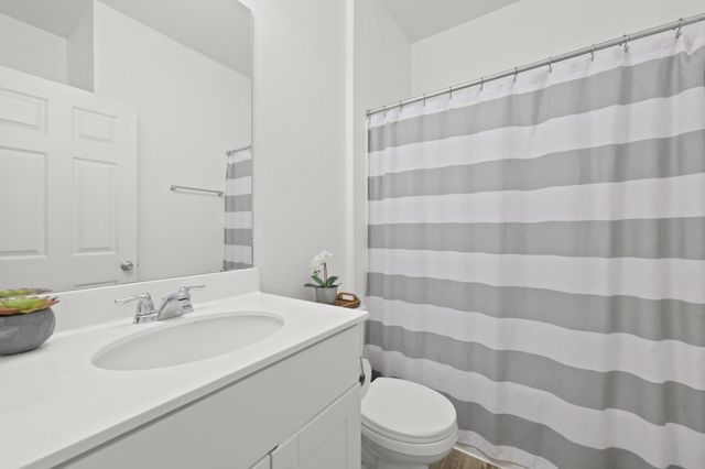 240 Bedford Falls LN, Jarrell, TX 76537