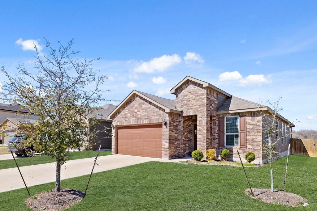 240 Bedford Falls LN, Jarrell, TX 76537