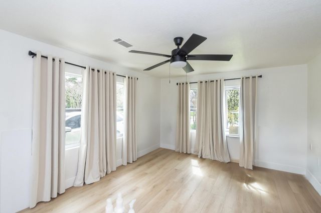 2930 W Shane Street, Alvin, TX 77511