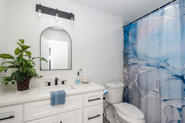 2930 W Shane Street, Alvin, TX 77511