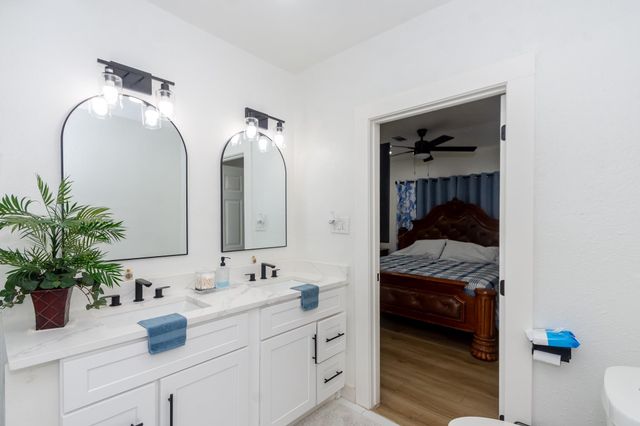 2930 W Shane Street, Alvin, TX 77511