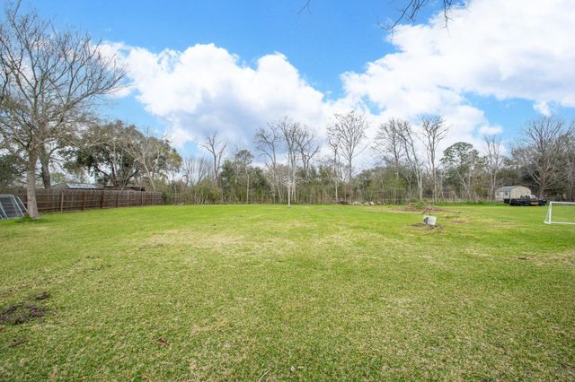 2930 W Shane Street, Alvin, TX 77511