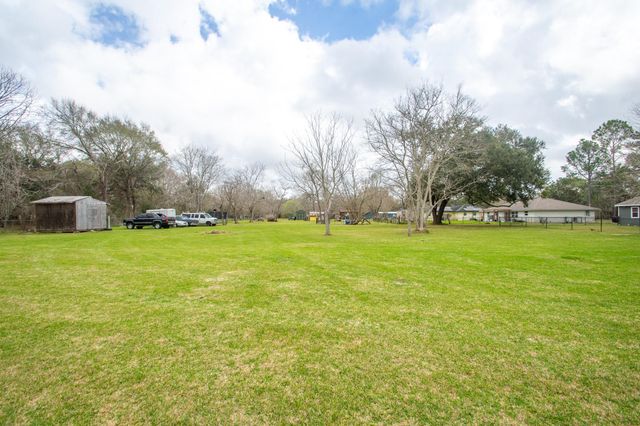 2930 W Shane Street, Alvin, TX 77511