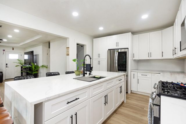 2930 W Shane Street, Alvin, TX 77511