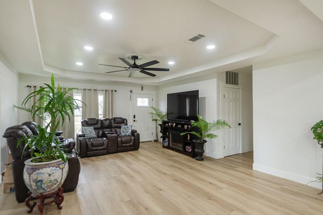 2930 W Shane Street, Alvin, TX 77511