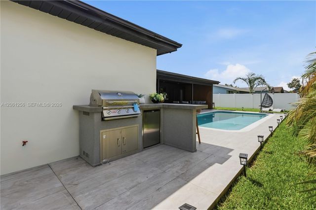 2411 NW 98th Avenue, Sunrise, FL 33322