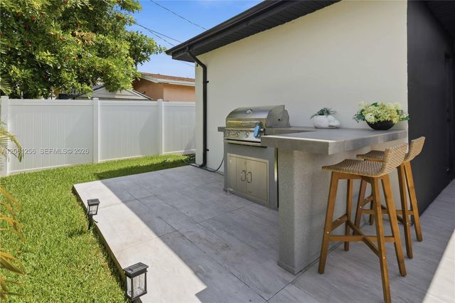 2411 NW 98th Avenue, Sunrise, FL 33322