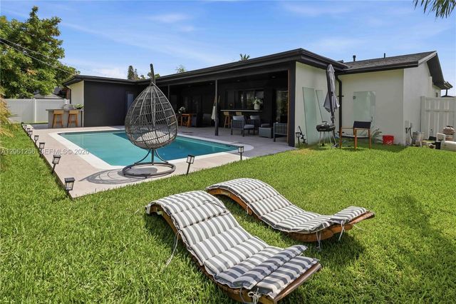 2411 NW 98th Avenue, Sunrise, FL 33322