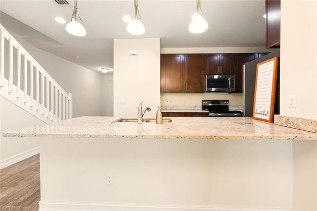 7923 BRISTOL CIR, Naples, FL 34120