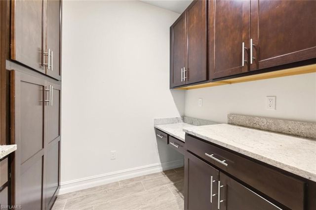 7923 BRISTOL CIR, Naples, FL 34120