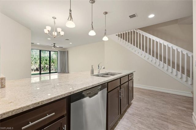 7923 BRISTOL CIR, Naples, FL 34120