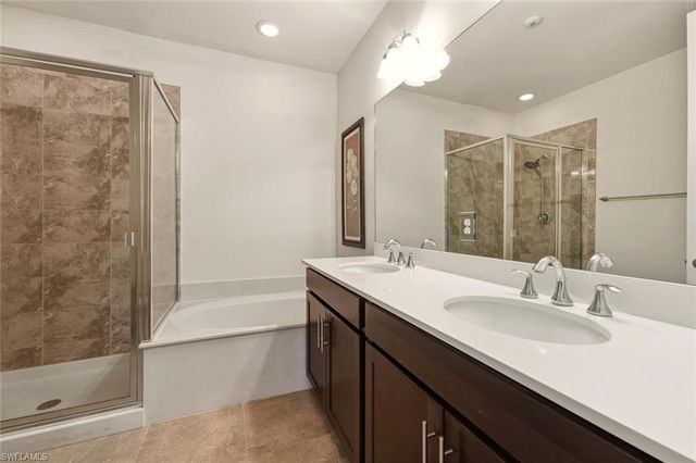 7923 BRISTOL CIR, Naples, FL 34120